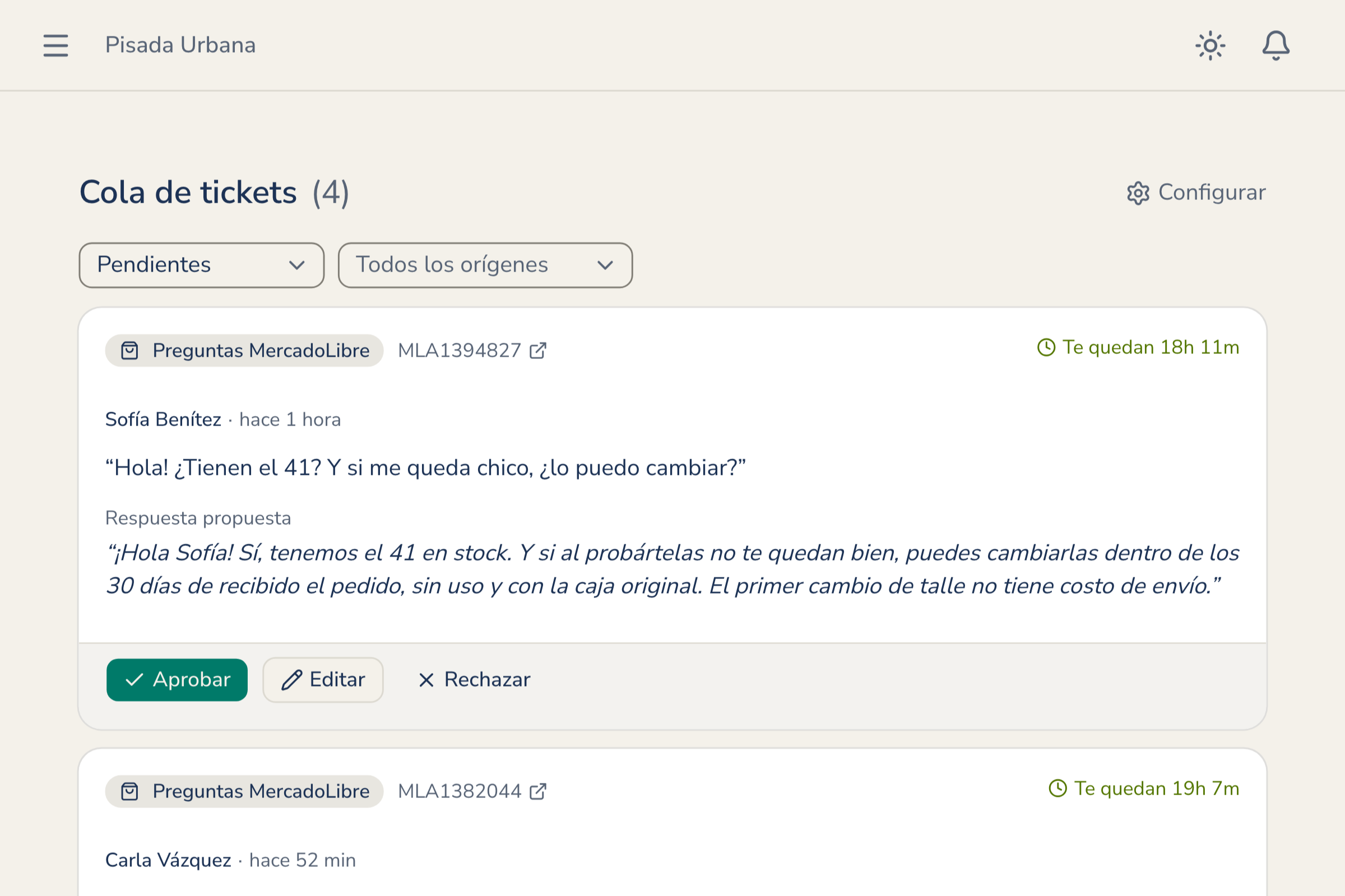 Una pregunta de MercadoLibre esperando aprobación: el comprador pregunta si hay talle 41 y si puede cambiarlo, y el agente ya dejó escrita la respuesta con el stock y los 30 días de cambio.